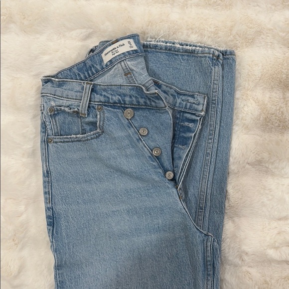 ABERCROMBIE & FITCH High Rise Jeans - Picture 2 of 3
